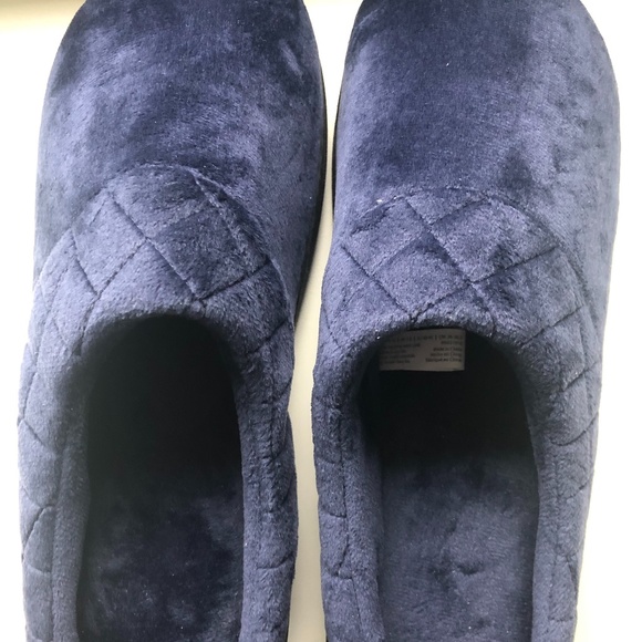 Dearfoams Slippers - Picture 1 of 4